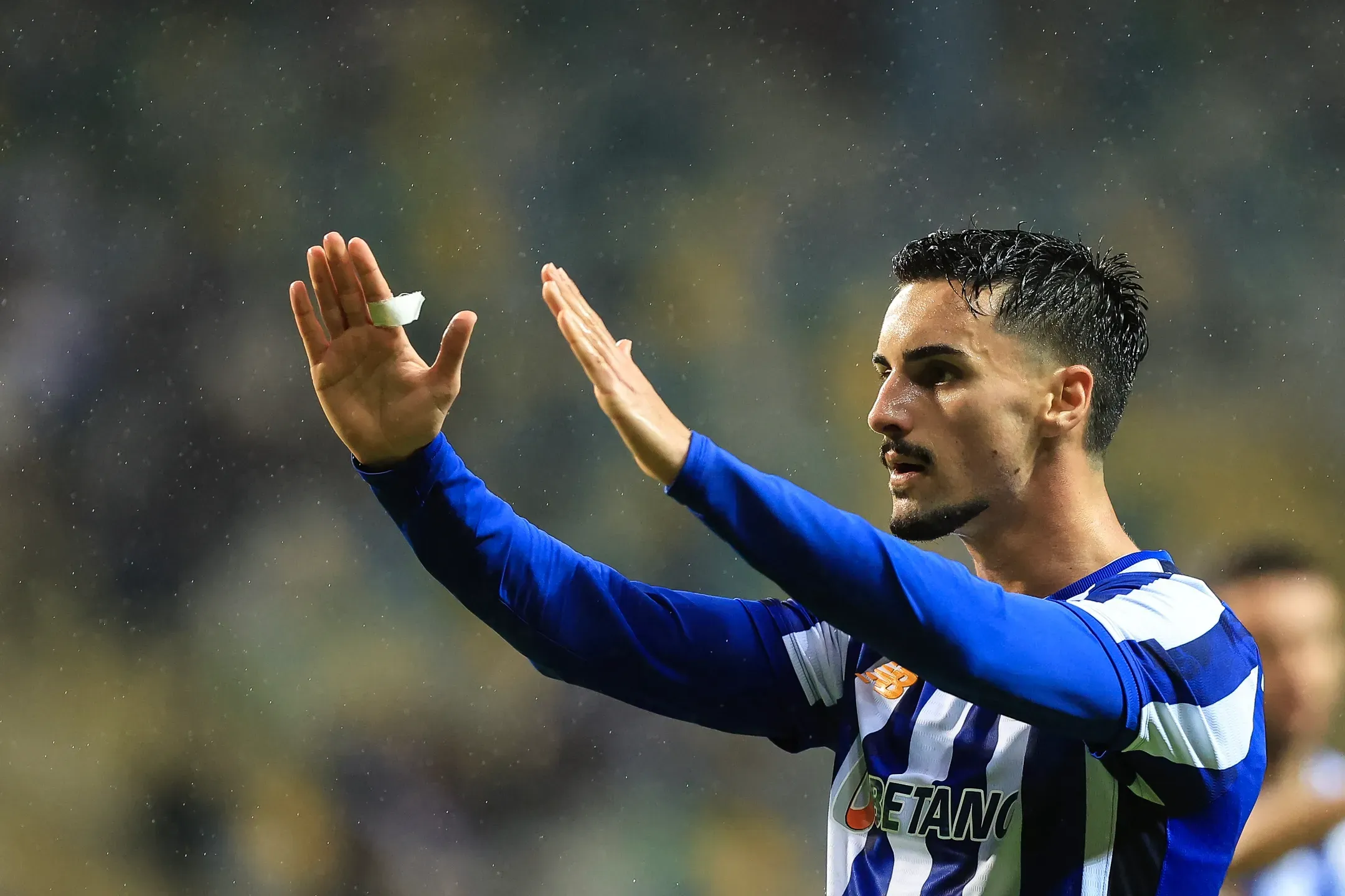 Oficial: FC Porto despede-se de Eustáquio